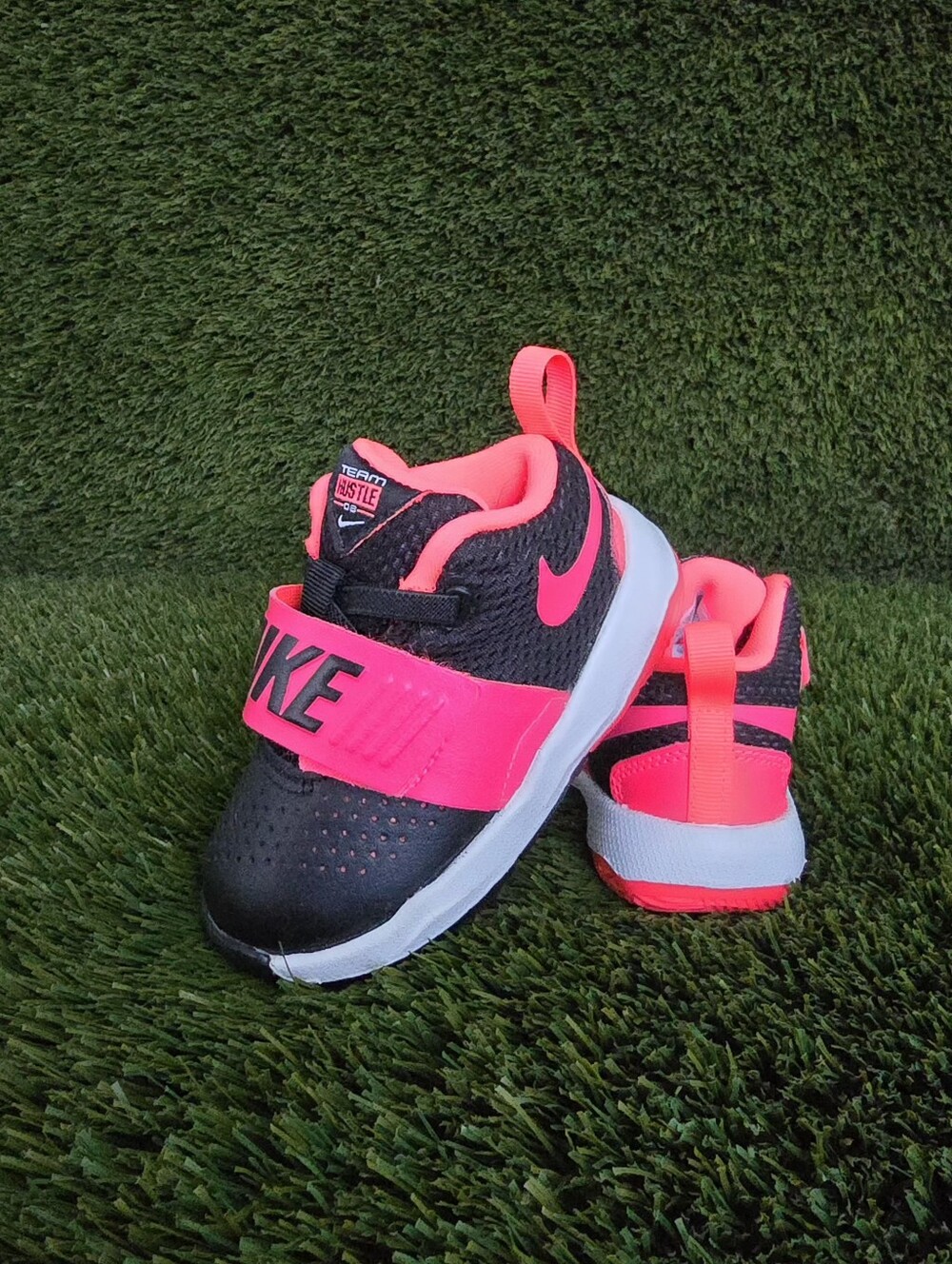 Nike Team Hustle D8 Sneakers